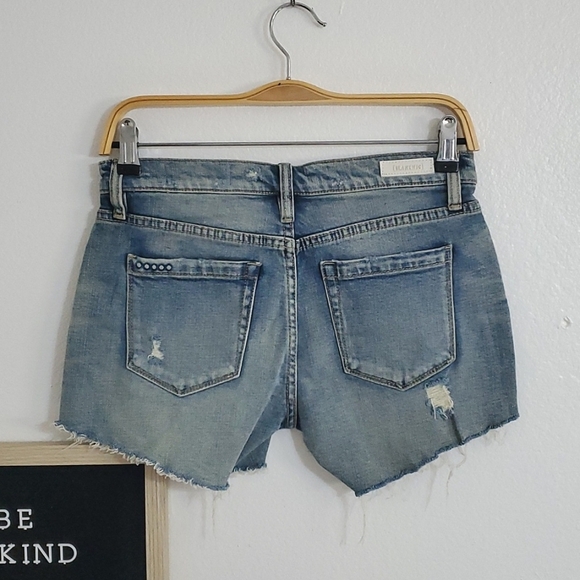 NWT BLANKNYC THE ESSEX DISTRESSED DENIM SHORTS SIZE 26 - Picture 4 of 7